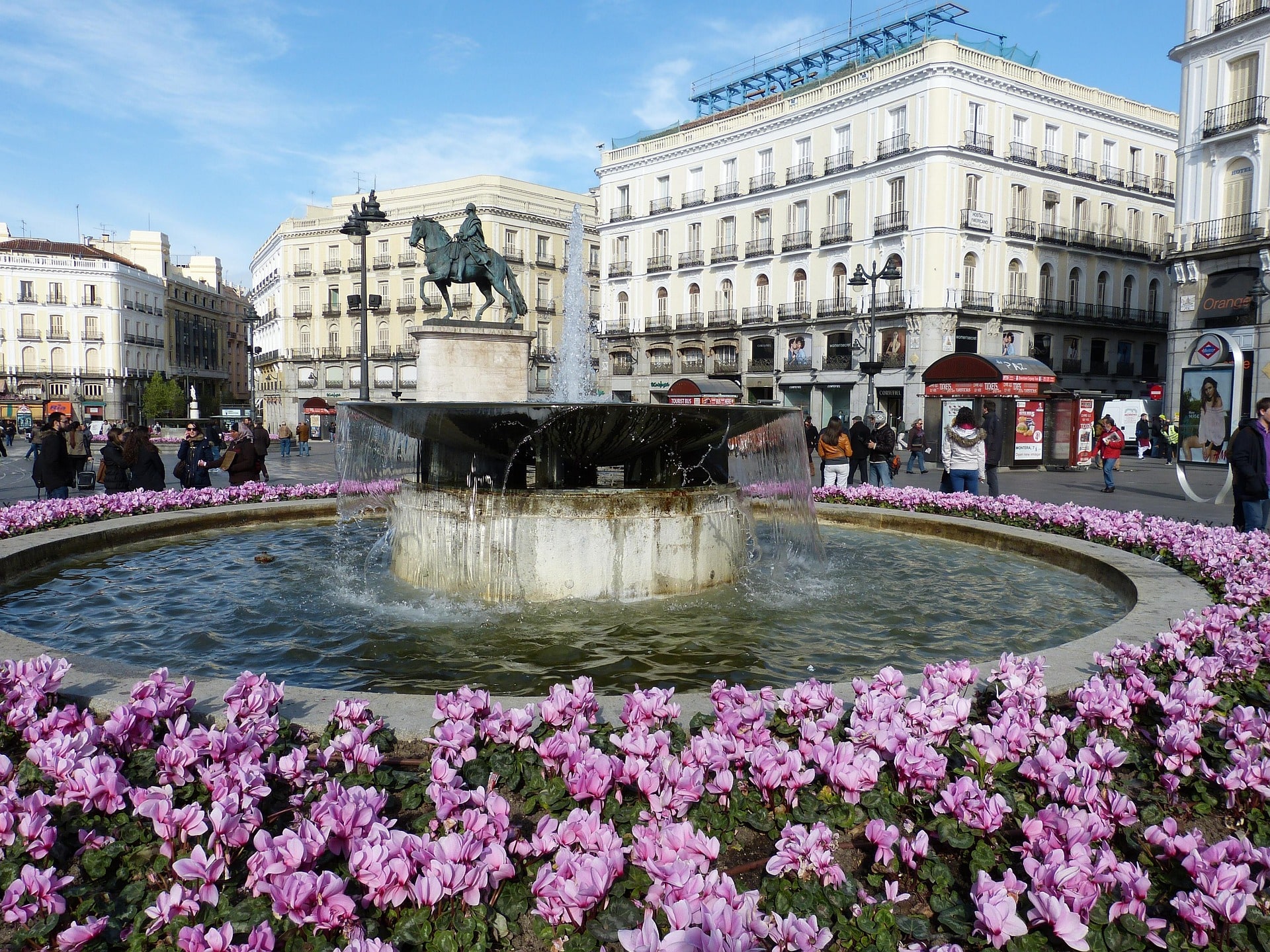 falco-madrid-328111_1920 falco-madrid-328111_1920